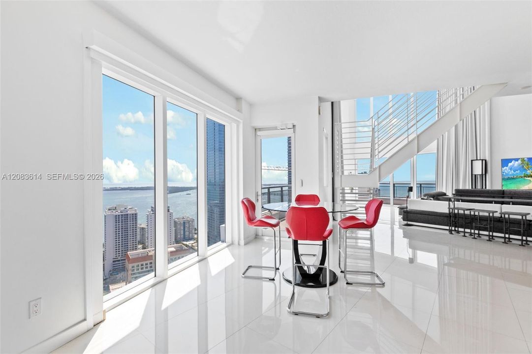 En Venta: $1,335,000 (3 camas, 3 baños, 2415 Pies cuadrados)