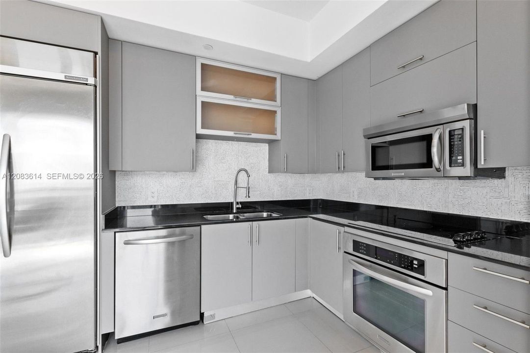 En Venta: $1,335,000 (3 camas, 3 baños, 2415 Pies cuadrados)