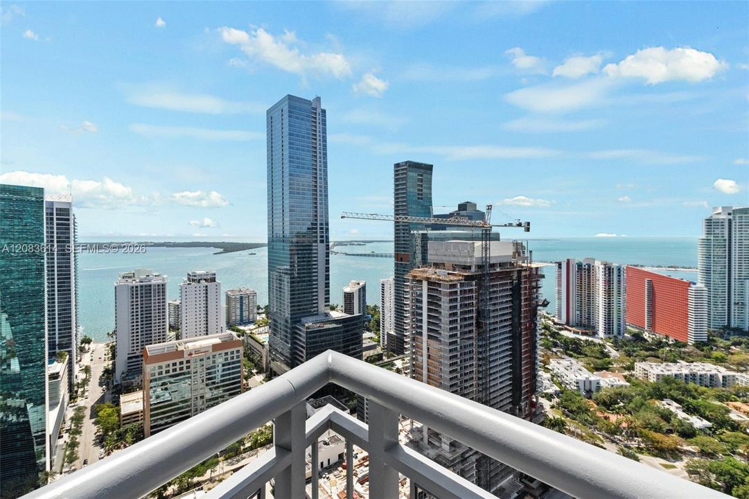 En Venta: $1,335,000 (3 camas, 3 baños, 2415 Pies cuadrados)