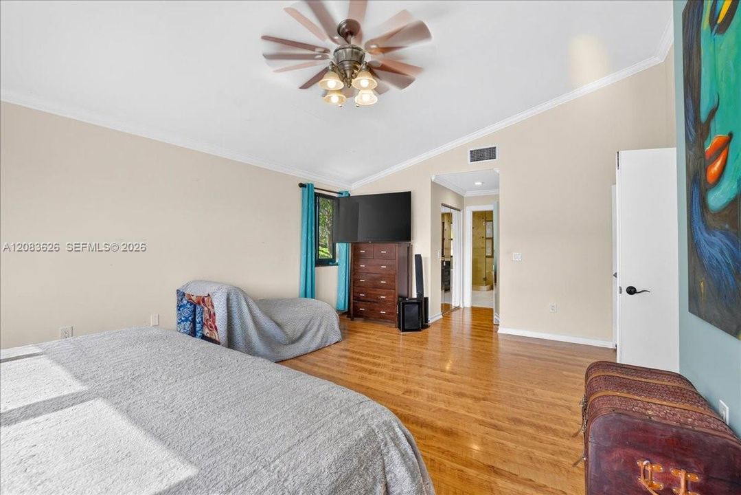 For Sale: $1,099,000 (4 beds, 2 baths, 2894 Square Feet)