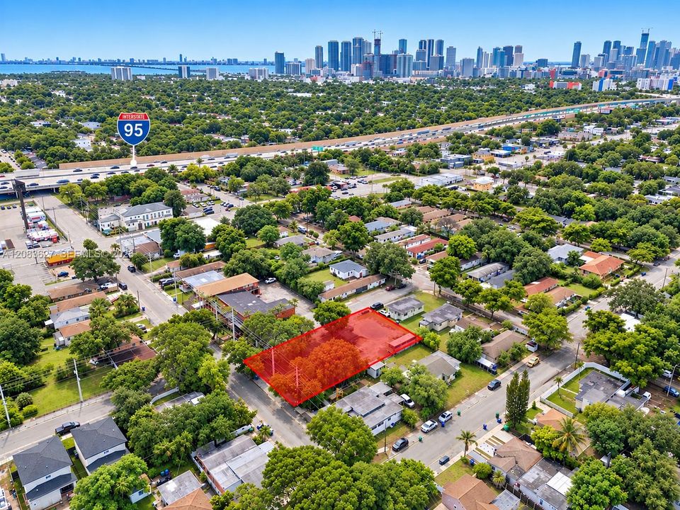 待售: $899,000 (0.38 acres)