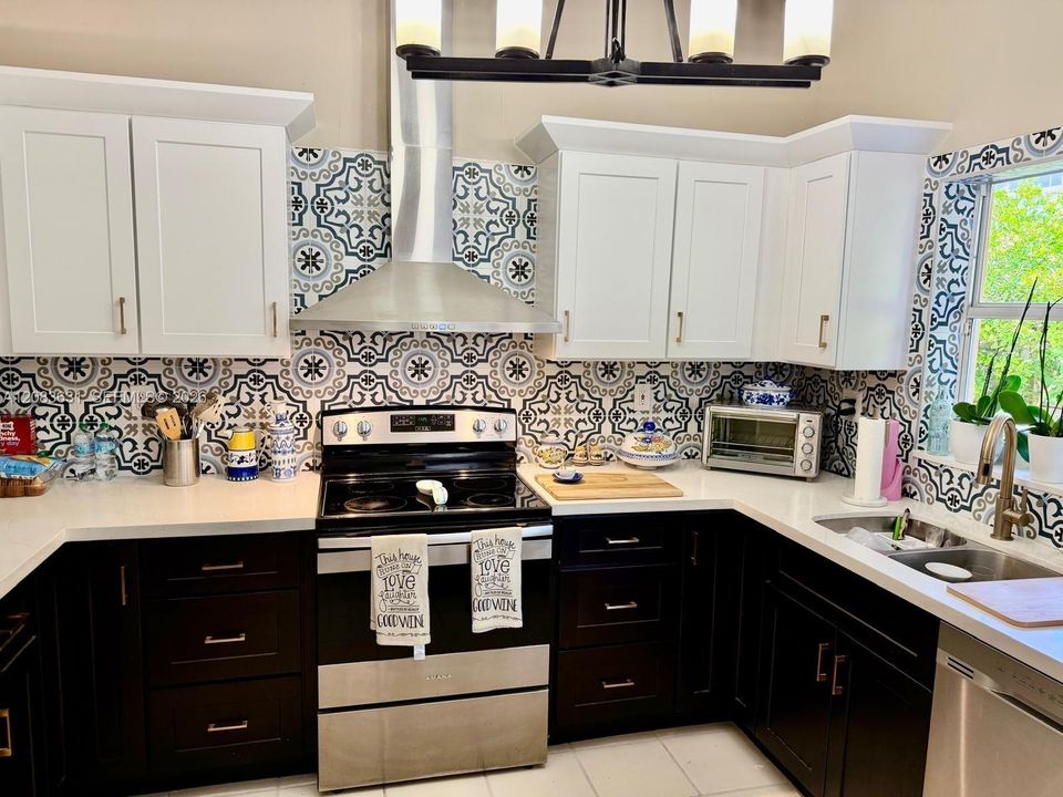 For Rent: $3,600 (3 beds, 2 baths, 1839 Square Feet)