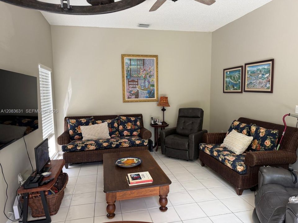 For Rent: $3,600 (3 beds, 2 baths, 1839 Square Feet)