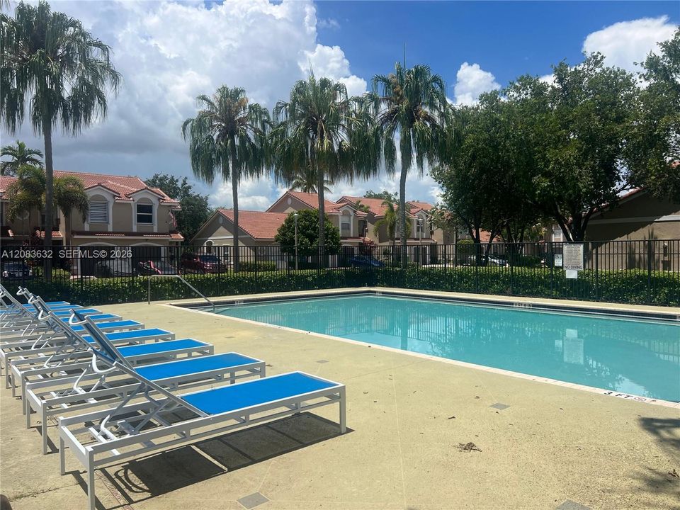 For Rent: $2,800 (3 beds, 2 baths, 1137 Square Feet)
