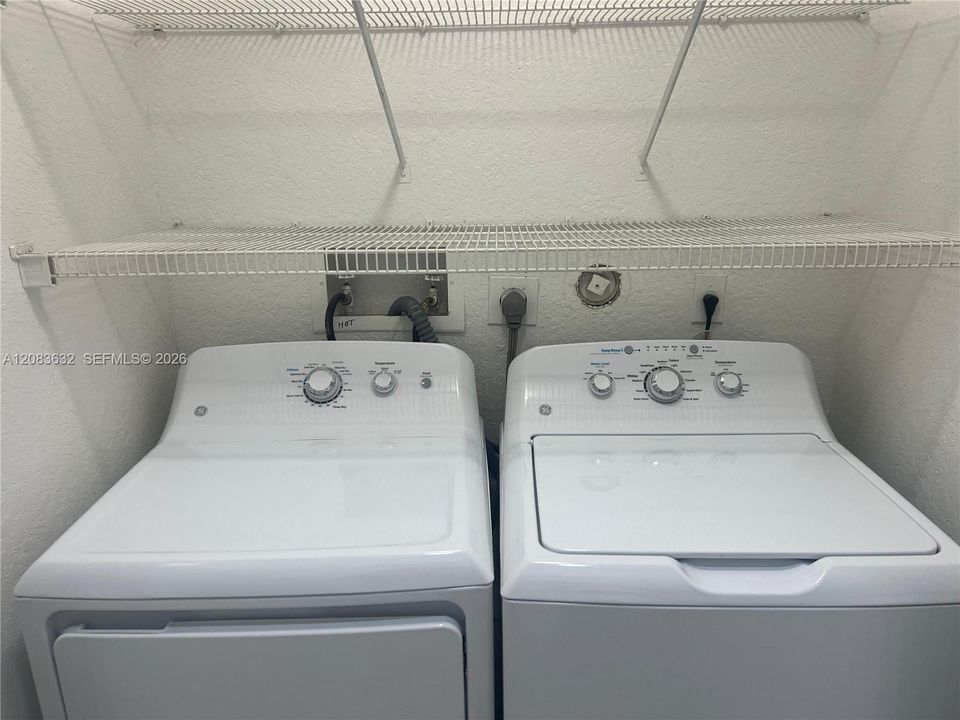 For Rent: $2,800 (3 beds, 2 baths, 1137 Square Feet)