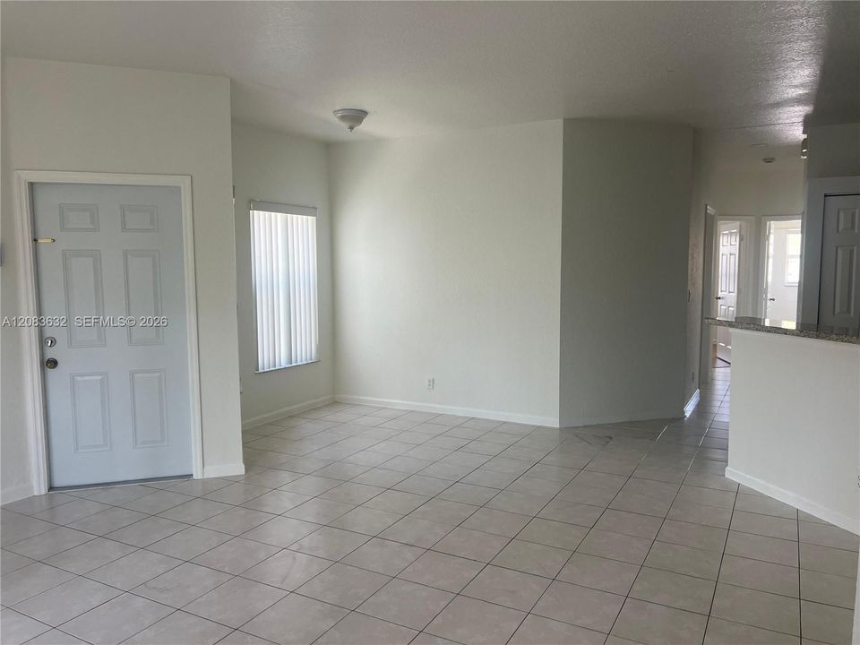For Rent: $2,800 (3 beds, 2 baths, 1137 Square Feet)