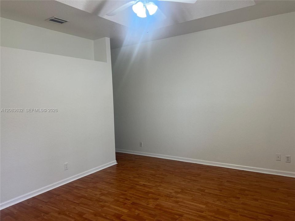 For Rent: $2,800 (3 beds, 2 baths, 1137 Square Feet)