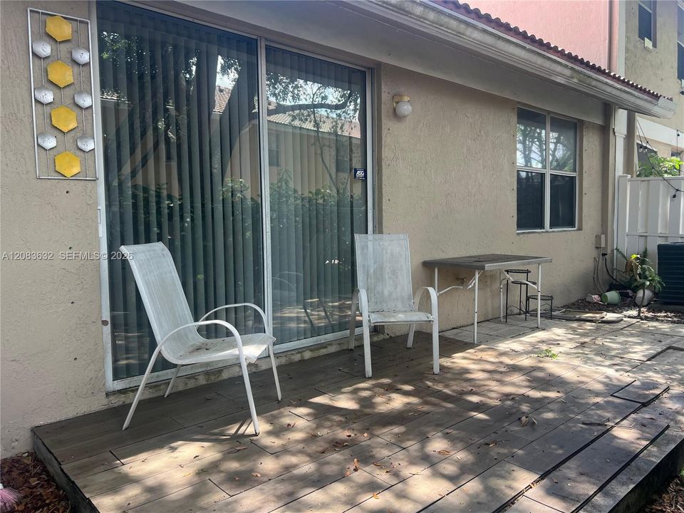 For Rent: $2,800 (3 beds, 2 baths, 1137 Square Feet)