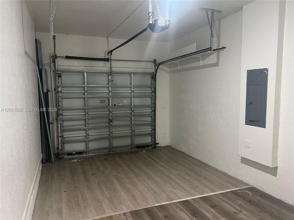 For Rent: $2,800 (3 beds, 2 baths, 1137 Square Feet)