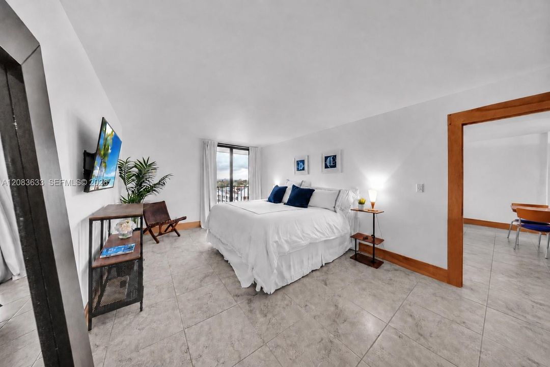 For Rent: $3,100 (1 beds, 1 baths, 1075 Square Feet)