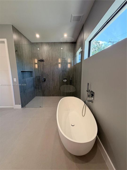 For Sale: $2,995,000 (5 beds, 5 baths, 3770 Square Feet)