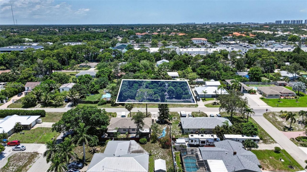 На продажу: $450,000 (0.47 acres)