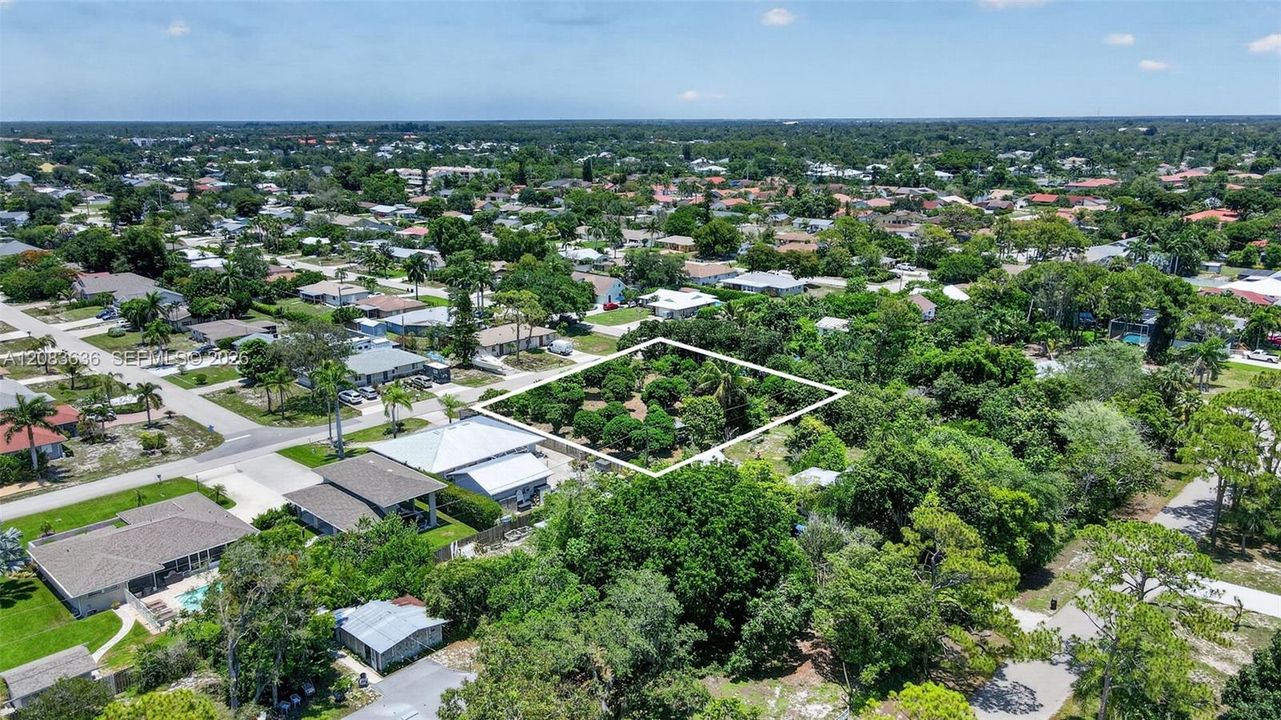 На продажу: $450,000 (0.47 acres)