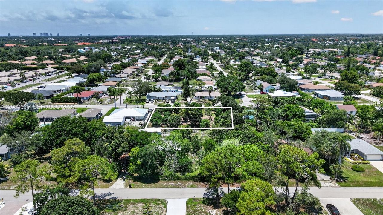На продажу: $450,000 (0.47 acres)