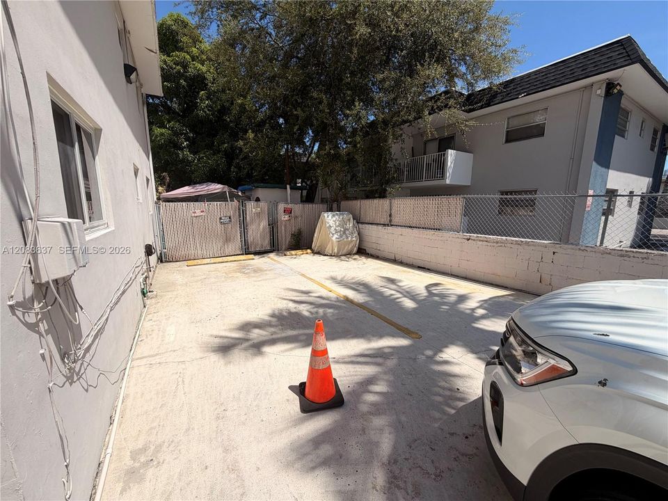 For Rent: $2,275 (2 beds, 1 baths, 3760 Square Feet)