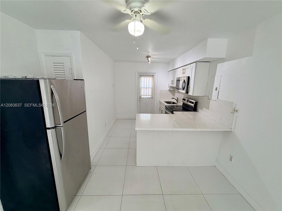 For Rent: $2,275 (2 beds, 1 baths, 3760 Square Feet)