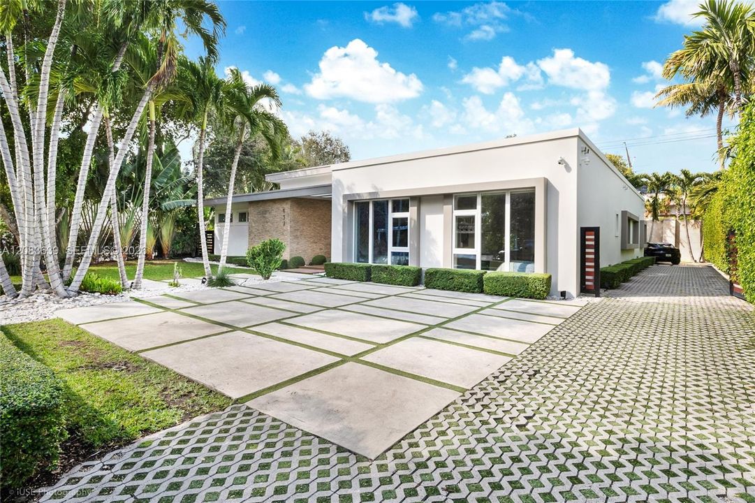 For Sale: $3,800,000 (5 beds, 5 baths, 3134 Square Feet)