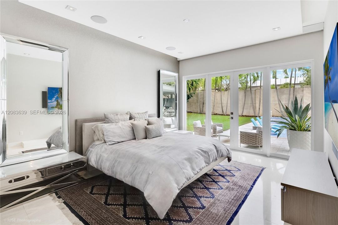 For Sale: $3,800,000 (5 beds, 5 baths, 3134 Square Feet)