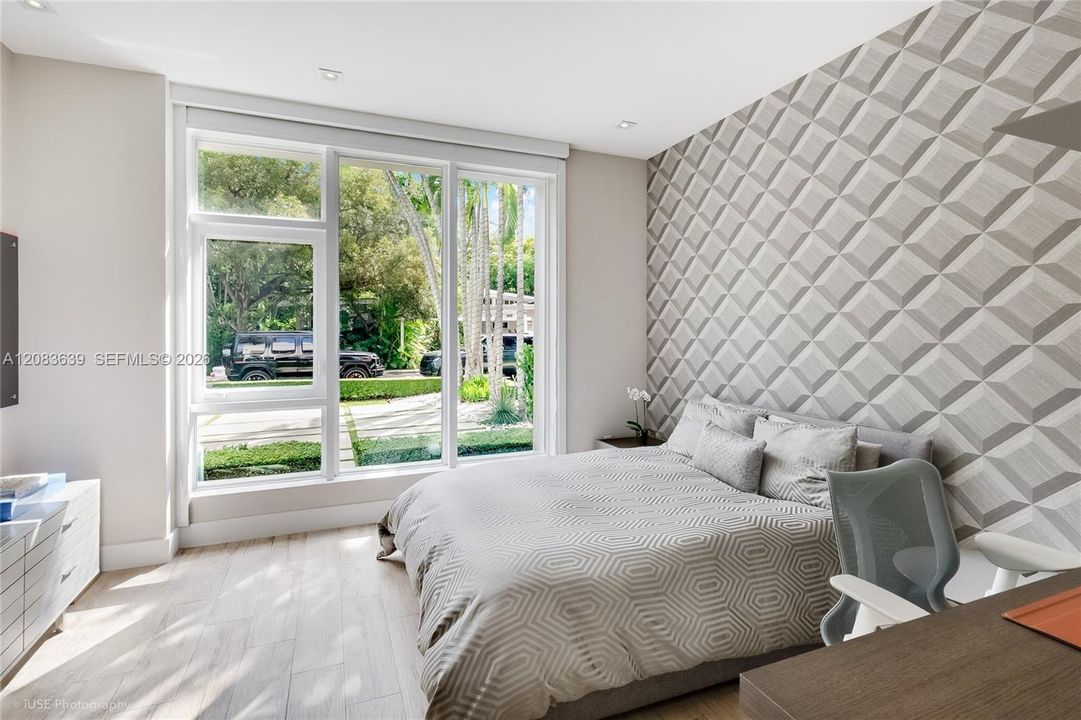 For Sale: $3,800,000 (5 beds, 5 baths, 3134 Square Feet)