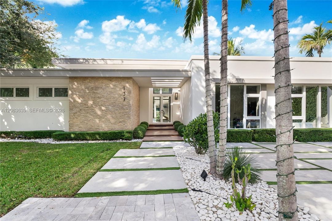 For Sale: $3,800,000 (5 beds, 5 baths, 3134 Square Feet)