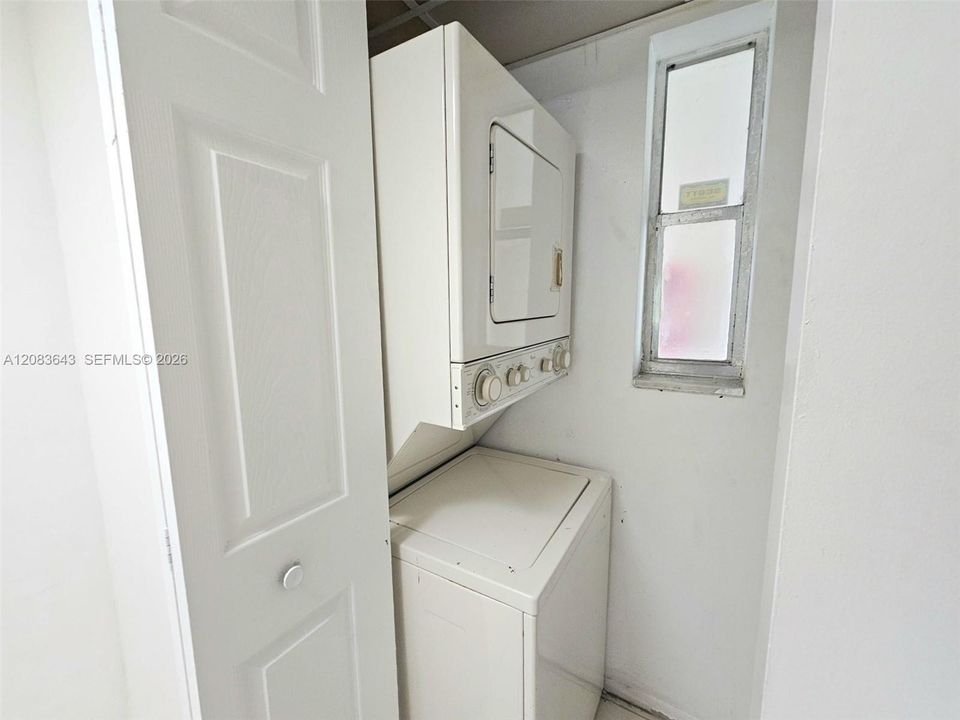 For Rent: $1,850 (2 beds, 2 baths, 949 Square Feet)
