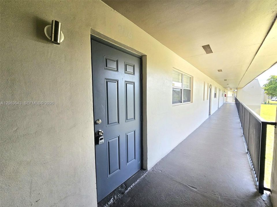 For Rent: $1,850 (2 beds, 2 baths, 949 Square Feet)