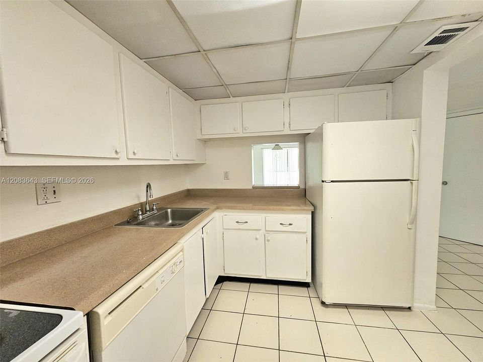 For Rent: $1,850 (2 beds, 2 baths, 949 Square Feet)