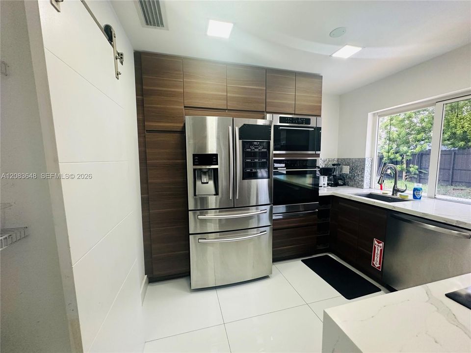 For Rent: $4,999 (4 beds, 3 baths, 1597 Square Feet)
