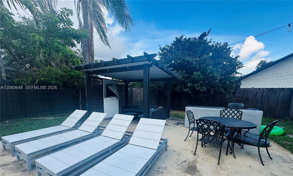 For Rent: $4,999 (4 beds, 3 baths, 1597 Square Feet)