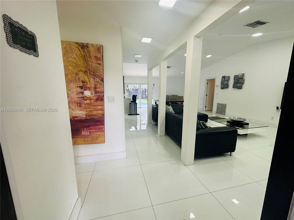 For Rent: $4,999 (4 beds, 3 baths, 1597 Square Feet)