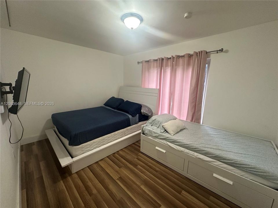 For Rent: $4,999 (4 beds, 3 baths, 1597 Square Feet)