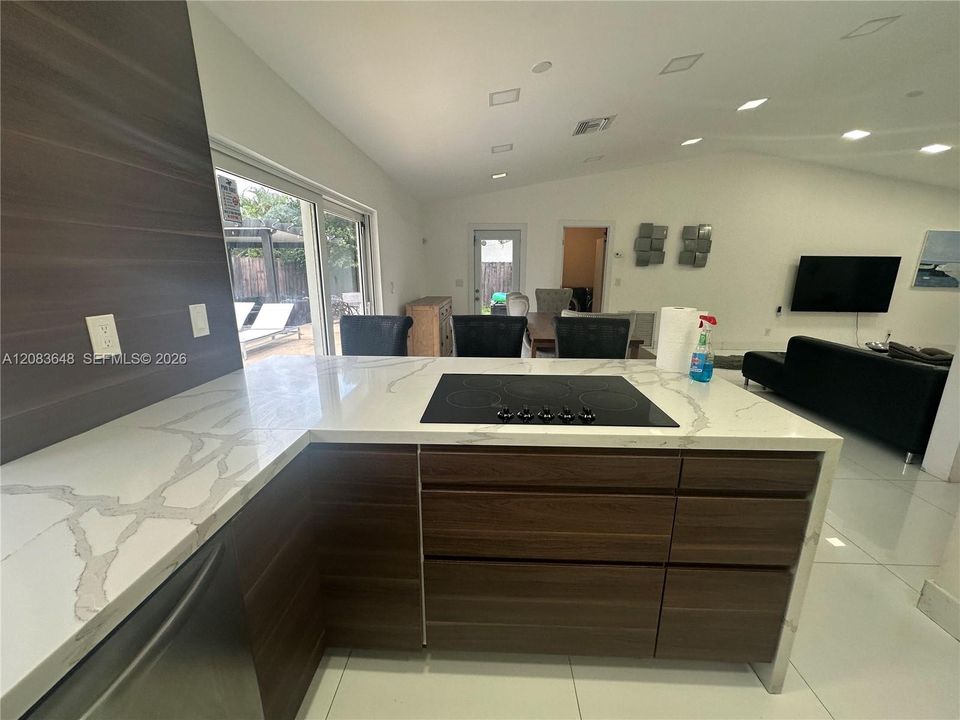 For Rent: $4,999 (4 beds, 3 baths, 1597 Square Feet)