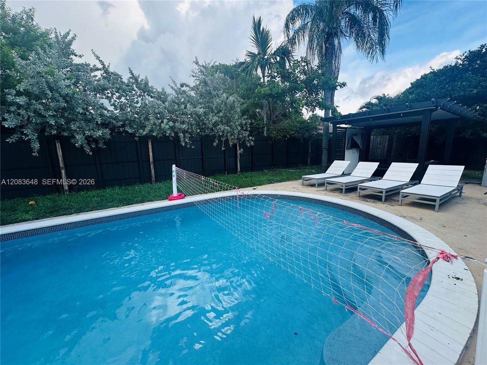For Rent: $4,999 (4 beds, 3 baths, 1597 Square Feet)