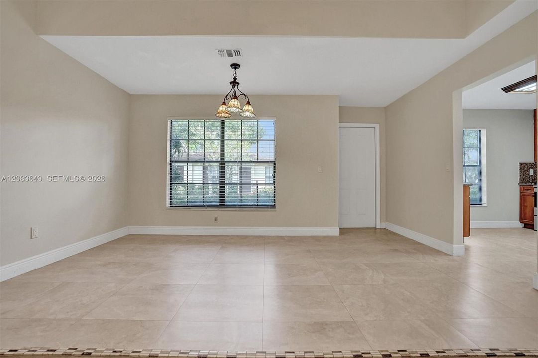 For Rent: $2,900 (3 beds, 2 baths, 1480 Square Feet)