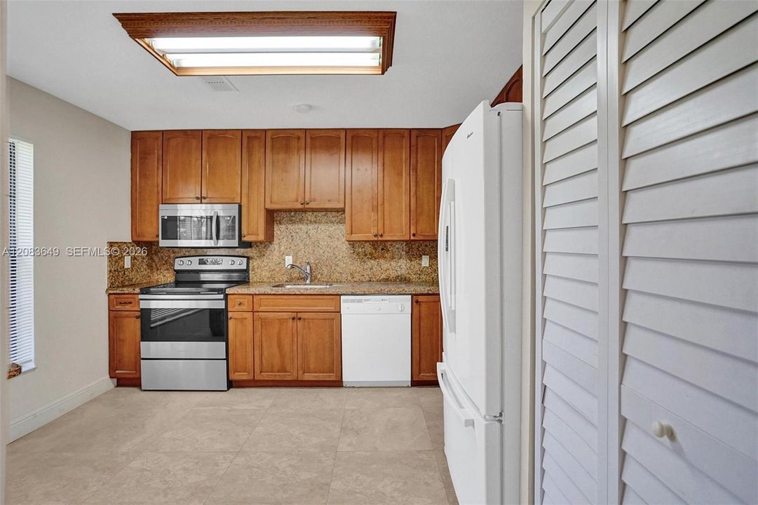 For Rent: $2,900 (3 beds, 2 baths, 1480 Square Feet)