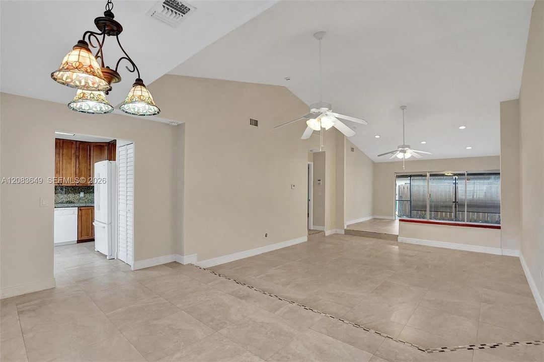 For Rent: $2,900 (3 beds, 2 baths, 1480 Square Feet)