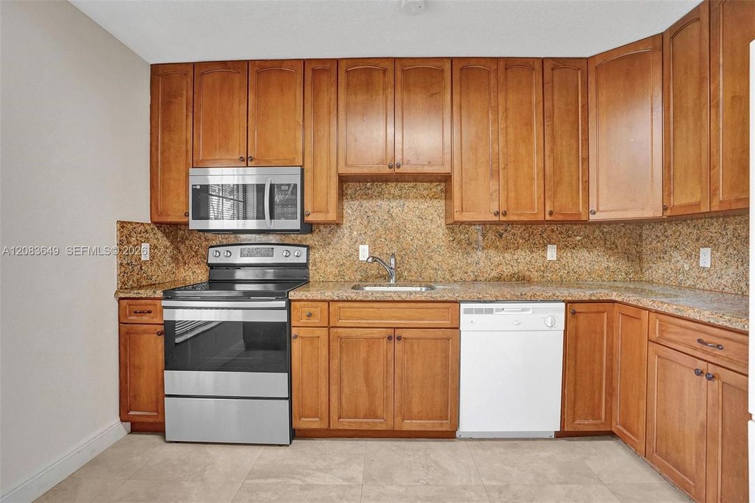 For Rent: $2,900 (3 beds, 2 baths, 1480 Square Feet)