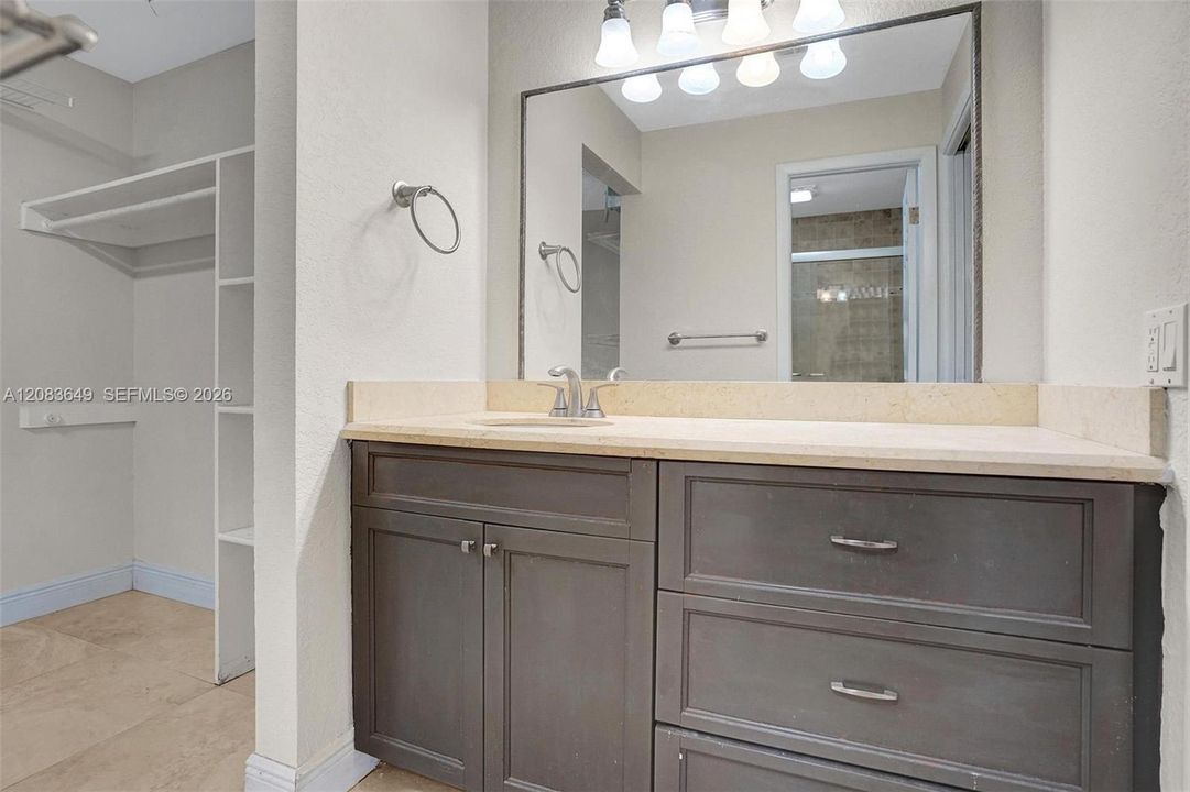For Rent: $2,900 (3 beds, 2 baths, 1480 Square Feet)