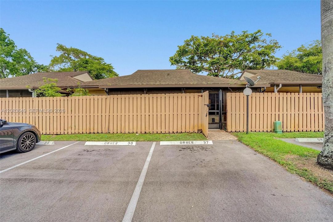 For Rent: $2,900 (3 beds, 2 baths, 1480 Square Feet)