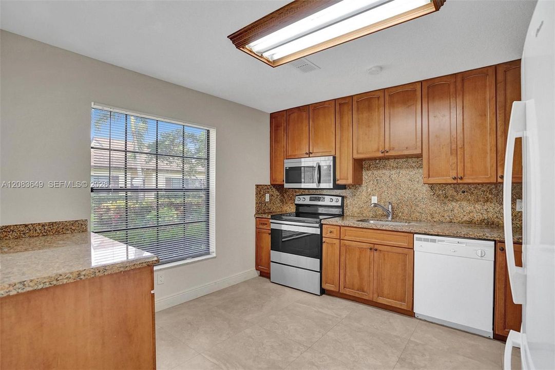 For Rent: $2,900 (3 beds, 2 baths, 1480 Square Feet)