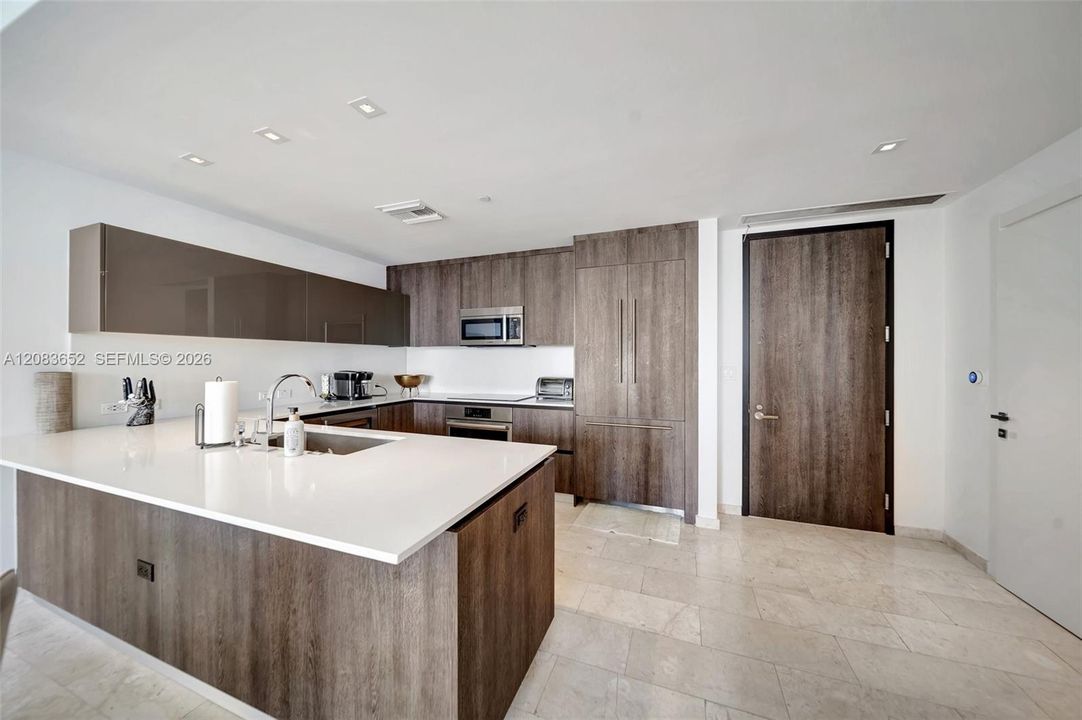For Rent: $6,800 (2 beds, 2 baths, 1281 Square Feet)