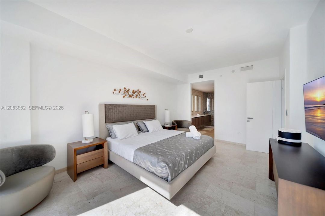 For Rent: $6,800 (2 beds, 2 baths, 1281 Square Feet)