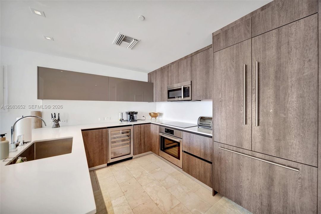 For Rent: $6,800 (2 beds, 2 baths, 1281 Square Feet)