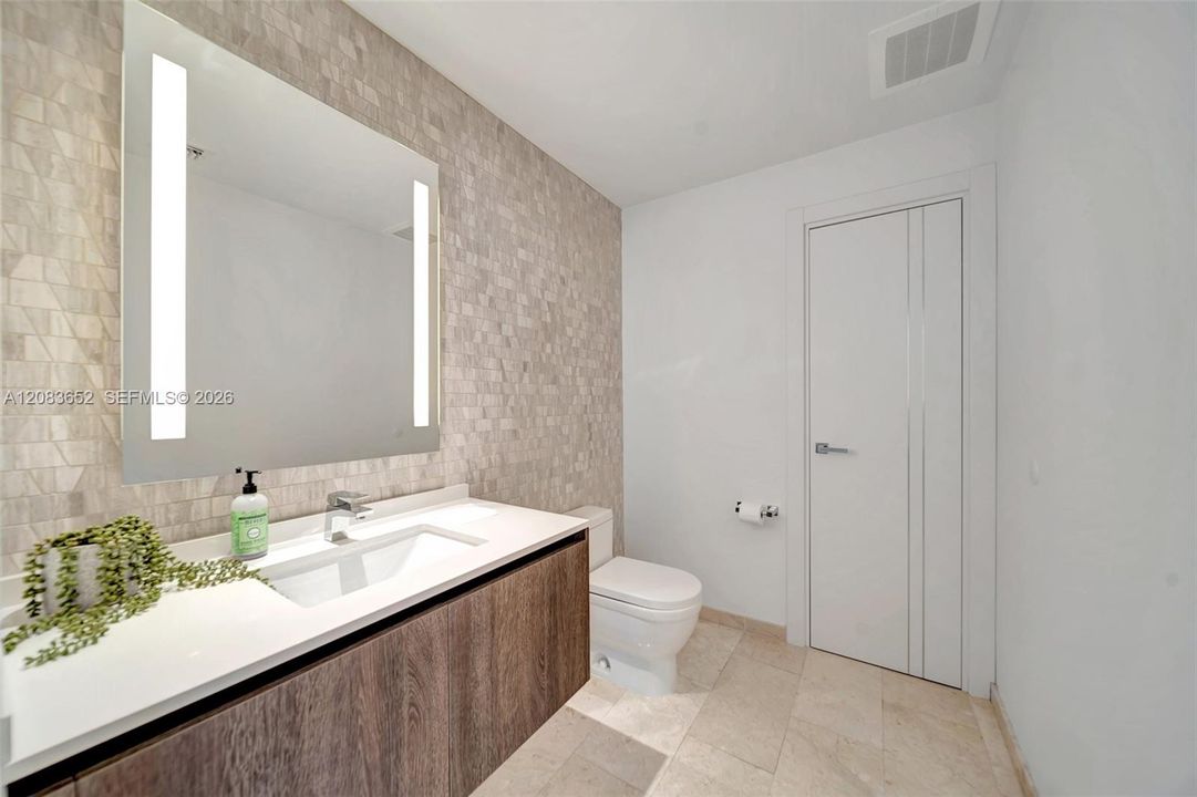 For Rent: $6,800 (2 beds, 2 baths, 1281 Square Feet)