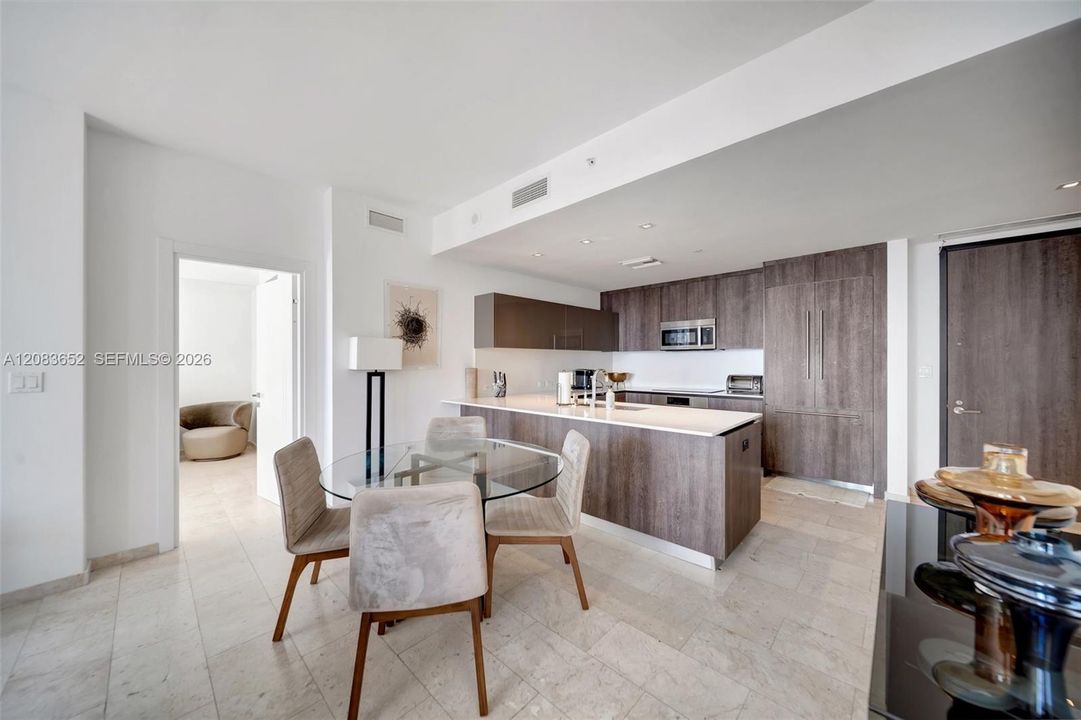 For Rent: $6,800 (2 beds, 2 baths, 1281 Square Feet)