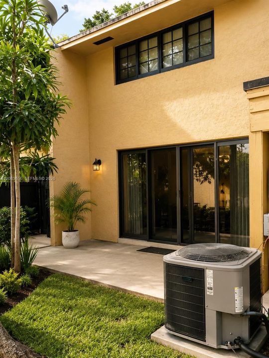 For Rent: $2,000 (2 beds, 1 baths, 1295 Square Feet)