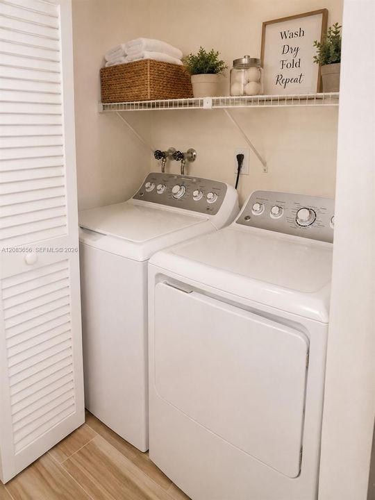 For Rent: $2,000 (2 beds, 1 baths, 1295 Square Feet)