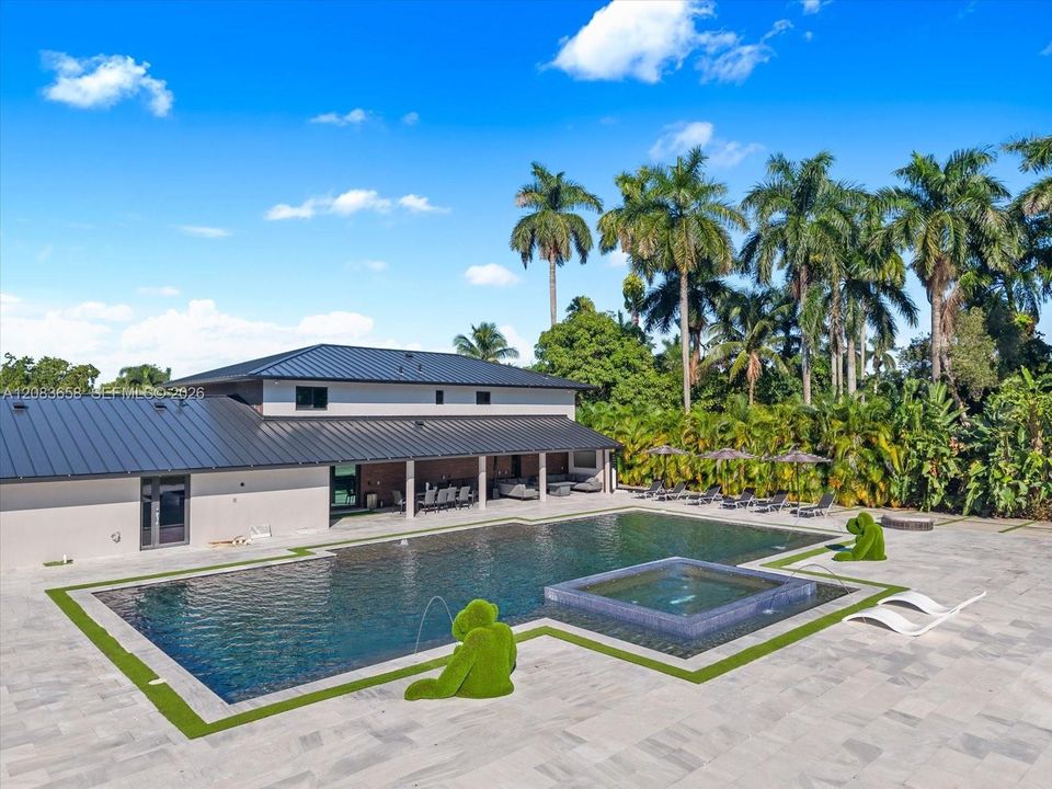 For Sale: $3,150,000 (6 beds, 5 baths, 5324 Square Feet)