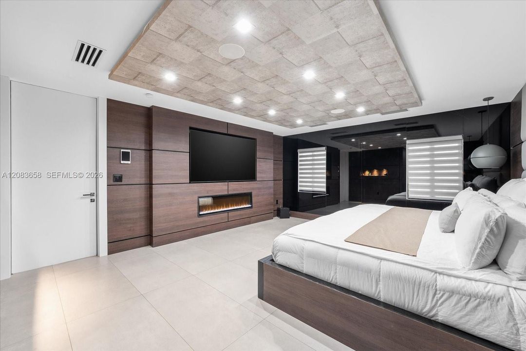 For Sale: $3,150,000 (6 beds, 5 baths, 5324 Square Feet)