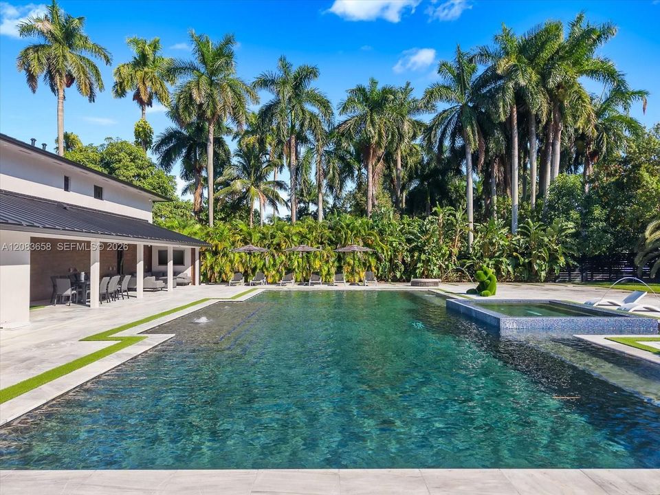 For Sale: $3,150,000 (6 beds, 5 baths, 5324 Square Feet)
